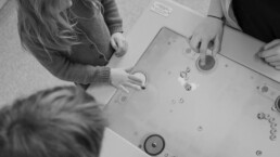 Interactive multiplayer games on multitouch screens