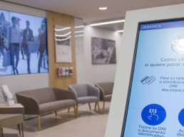 Office digitalization. Digital signage for Abanca
