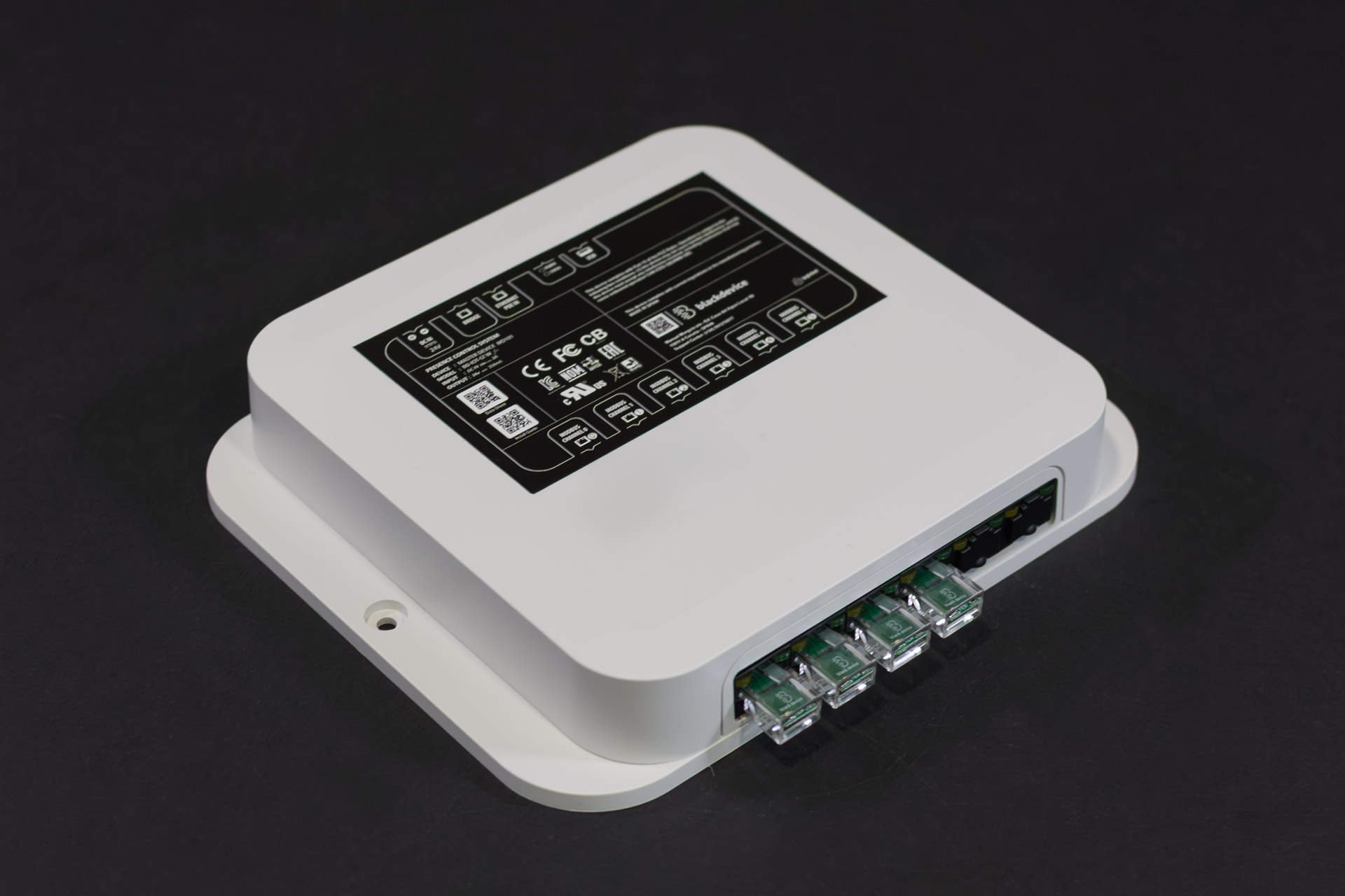 Fitting room presence detection master controller