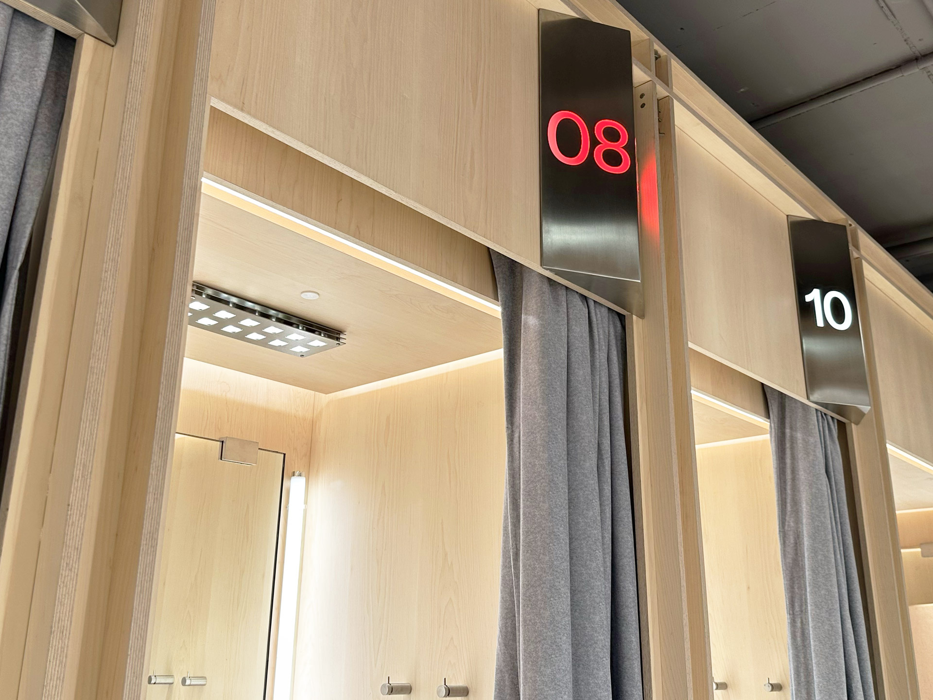 Smart fitting room control system