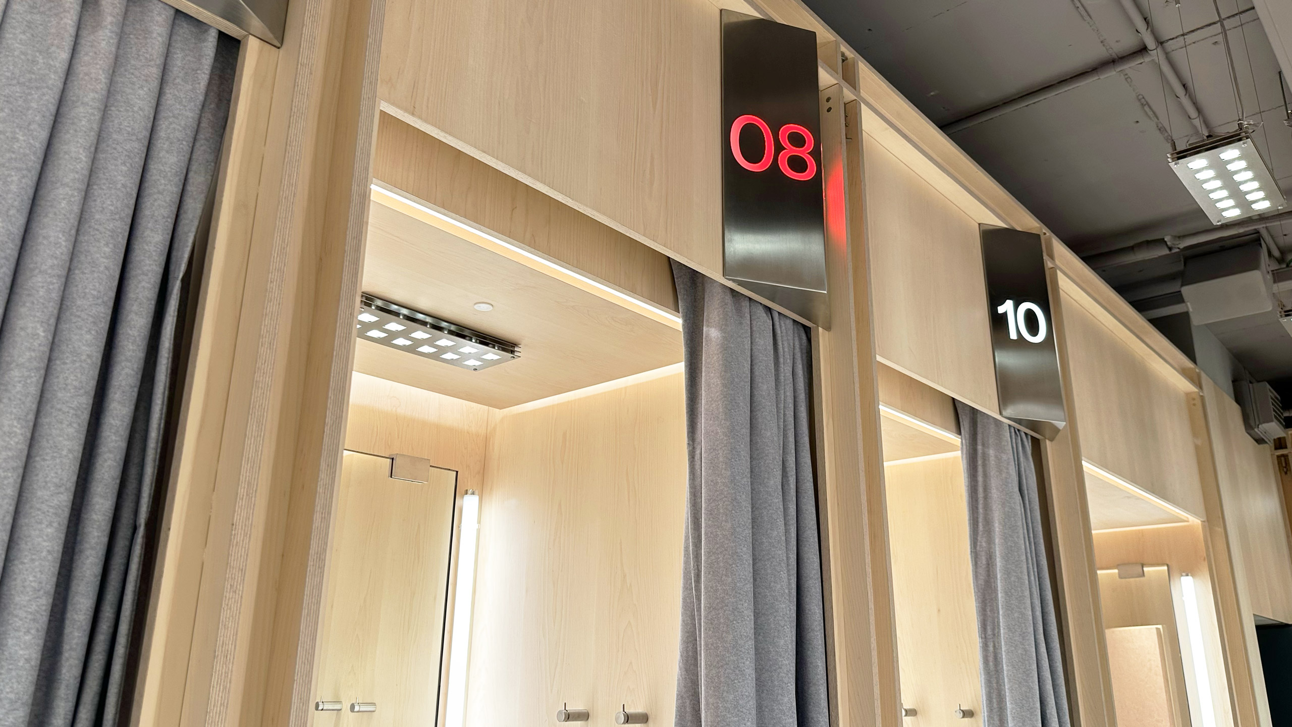 Smart fitting room control system